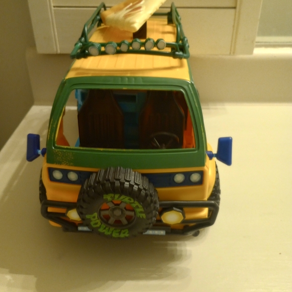 Teenage Mutant Ninja Turtles Mutant Mayhem Pizza Fire Delivery Van - Picture 3 of 10